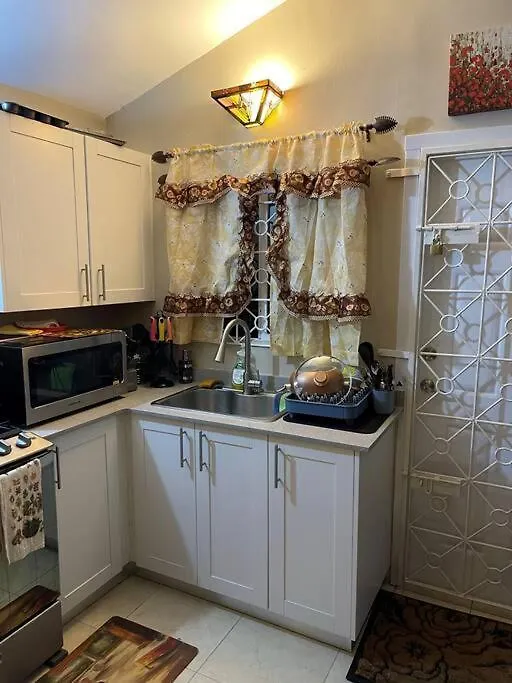 Cheerful Two-Bedroom 1Bath, Wifi, Air Conditioning Montego Bay Vakantiehuis